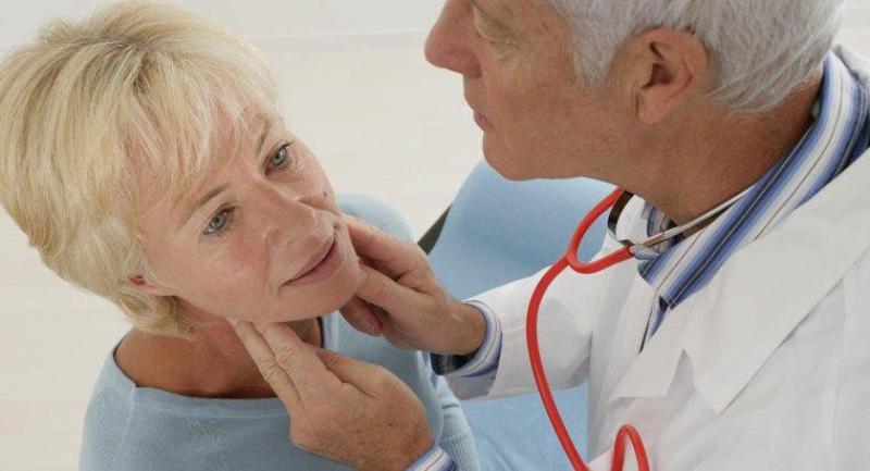 Mỗi giai đoạn bệnh ung thư vòm họng sẽ được bác sĩ xây dựng phác đồ điều trị tương ứng khác nhau