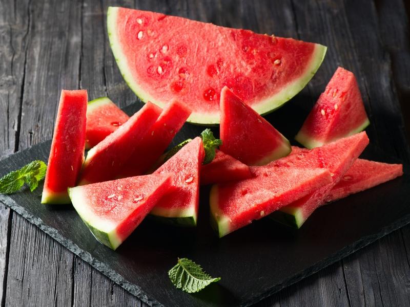 Ăn trái cây màu đỏ giúp phòng ngừa ung thư tuyến tiền liệt hiệu quả