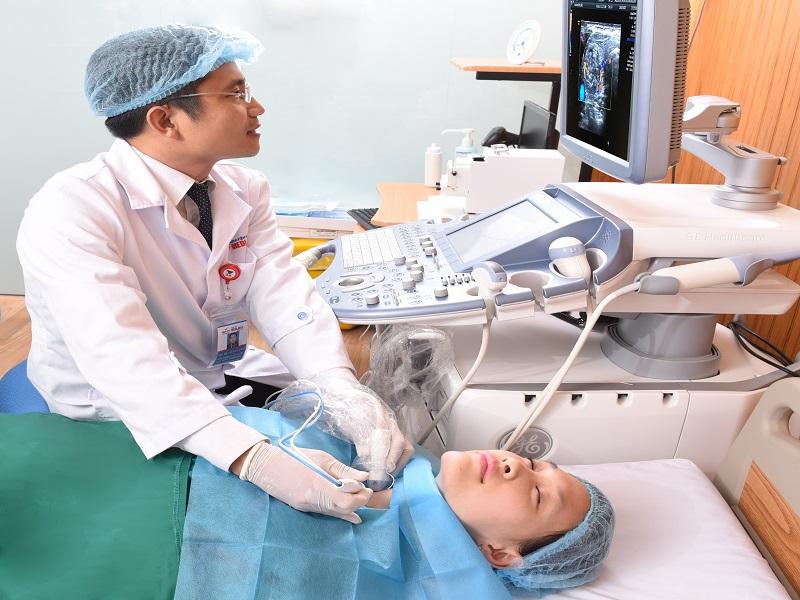 Bệnh ung thư tuyến giáp không lây vì không liên quan tới vi khuẩn, virus, nấm…