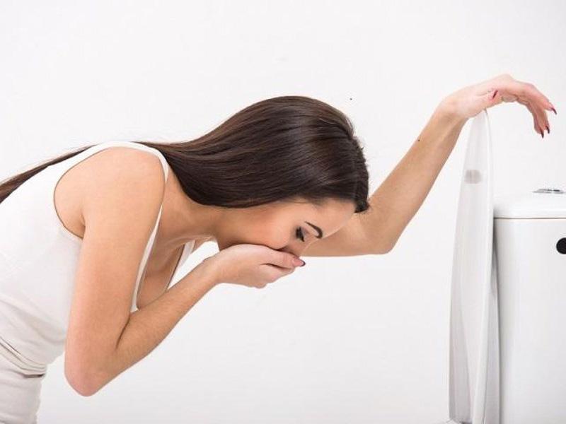 Nôn và buồn nôn cũng là dấu hiệu phổ biến của ung thư dạ dày